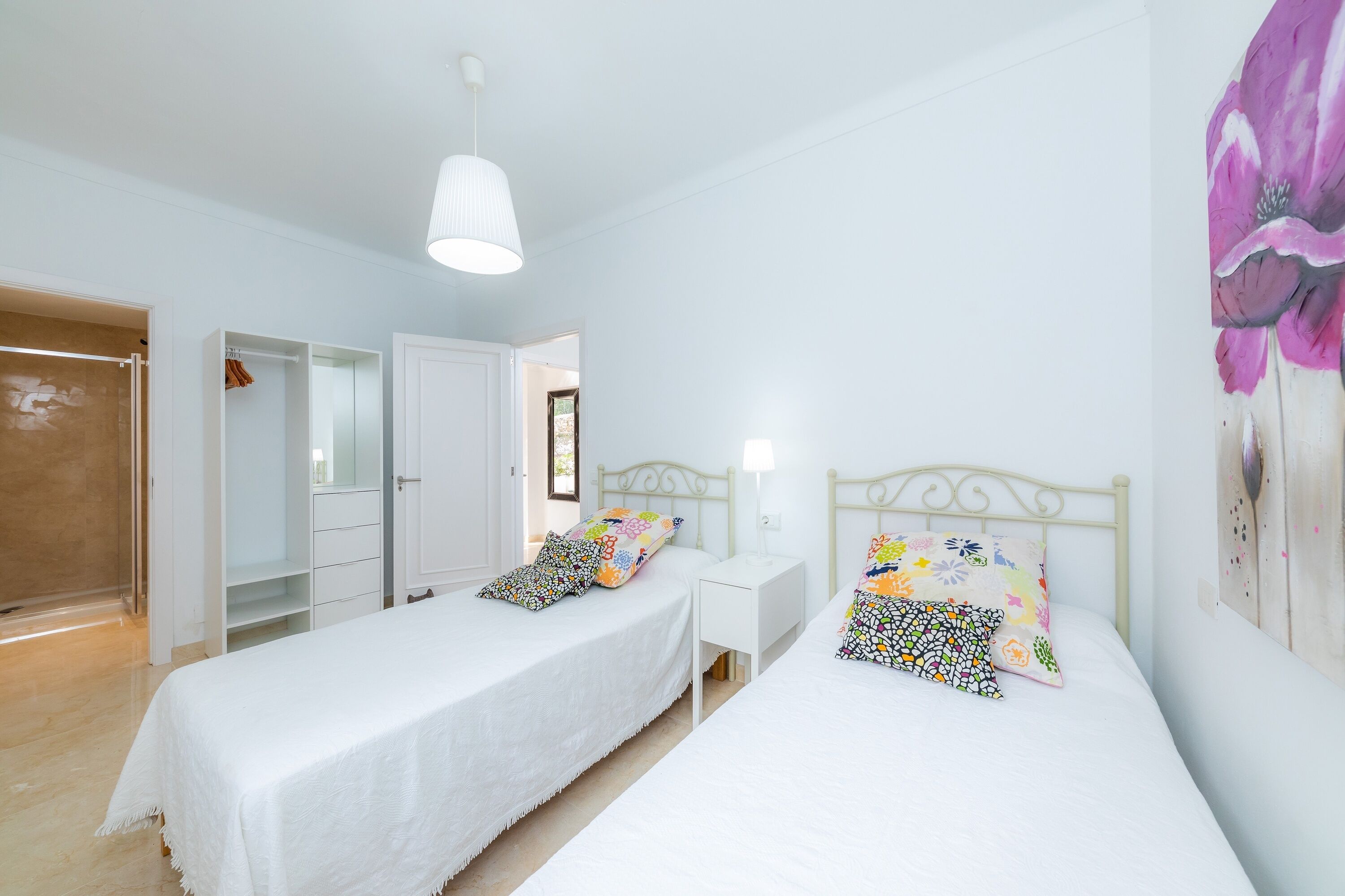 3 habitaciones, tabla de planchar con plancha y wifi gratis 