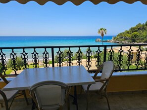 Departamento, 1 habitación, balcón, vista a la montaña | Restaurante al aire libre