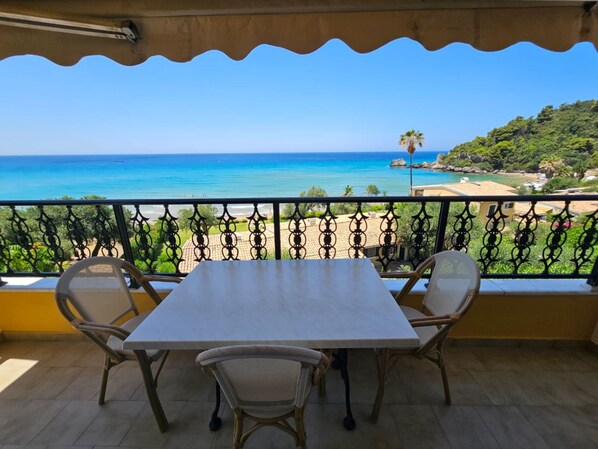 Departamento, 1 habitación, balcón, vista a la montaña | Restaurante al aire libre