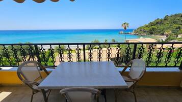 Apartment, 1 Bedroom, Balcony, Mountain View | Outdoor dining