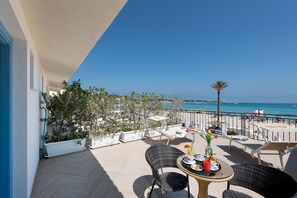 Family Room, Sea View, Beachfront | Premium bedding, down comforters, minibar, in-room safe - Hotel Riviera (San Vito Lo Capo)