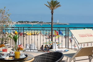 Superior-herbergi | Míníbar, öryggishólf í herbergi, skrifborð, ókeypis þráðlaus nettenging