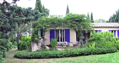 Vacation Home "Zypresse" - Relax in with a large, enclosed parklike garden.