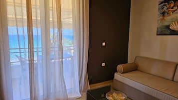 Apartment, 1 Bedroom, Smoking, Mountain View | Living room | TV