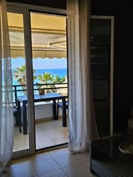 Apartment, 1 Bedroom, Smoking, Mountain View | Interior