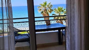 Apartment, 1 Bedroom, Smoking, Mountain View | Balcony