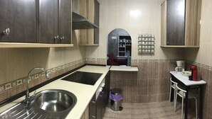 Coffee/tea maker, fridge, microwave, dishwasher - Diego Arias 10 Apartment Near Playa la Caleta (Cádiz)