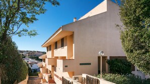 A residential building with a sign indicating 'Residencia Gallura 80'.