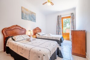 4 chambres, fer et planche à repasser, Wi-Fi gratuit, draps fournis