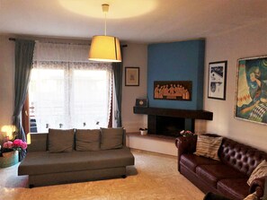 Apartment, 2 Schlafzimmer, Balkon, Meerblick | Wohnbereich