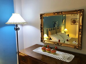 Apartment, 2 Schlafzimmer, Balkon, Meerblick | 2 Schlafzimmer, Bügeleisen/Bügelbrett, kostenloses WLAN, Bettwäsche