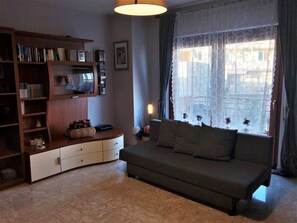 Apartment, 2 Schlafzimmer, Balkon, Meerblick | Wohnbereich