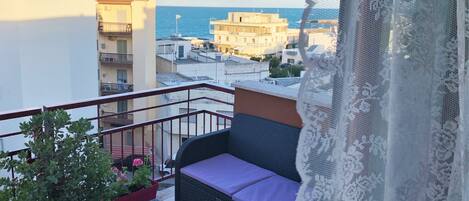 Appartement, 2 chambres, balcon, vue mer | Vue de la chambre