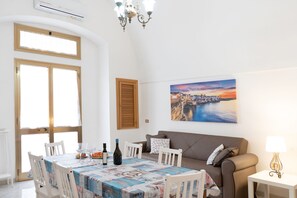 Apartment, 1 Schlafzimmer | Essbereich im Zimmer