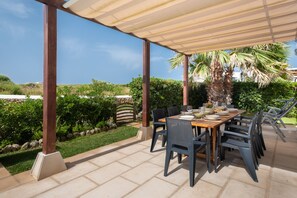 Outdoor dining - Villa with pool and sea view - Villa Rica (MENORCA)