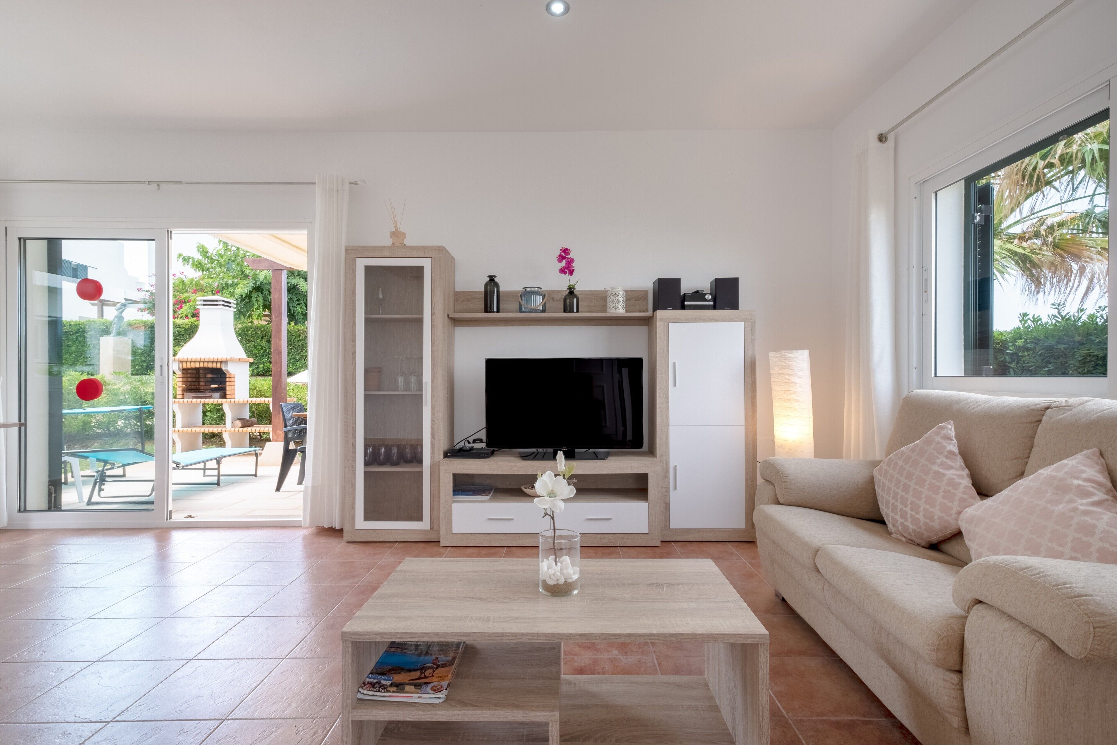 Télévision, lecteur de DVD, chaîne hi-fi