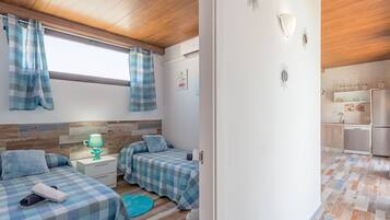 2 slaapkamers, een strijkplank/strijkijzer, gratis wifi, beddengoed