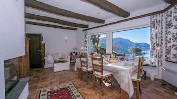 Honeymoon villa, 2 slaapkamers, 2 badkamers (Morcote Magic View) | Dineerruimte