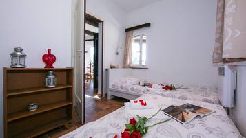 2 bedrooms, iron/ironing board, bed sheets