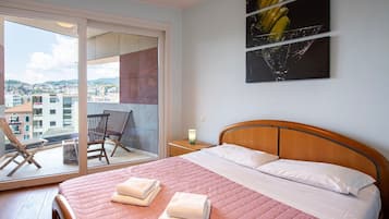 Perhehuoneisto, useita makuuhuoneita (Panoramic Penthouse) | 1 makuuhuone, silitysrauta/-lauta, vuodevaatteet