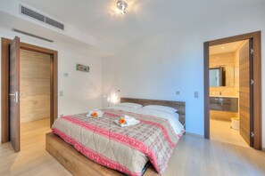 Family Apartment, 3 Bedrooms, 2 Bathrooms (Rebecca Garden) | 3 bedrooms, iron/ironing board, bed sheets - Rebecca Garden (Lugano)