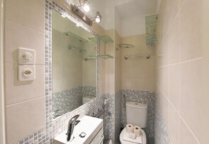 Family Apartment, Multiple Bedrooms (Santiago Home) | Bathroom