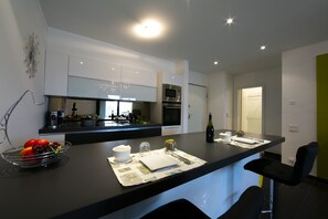 Apartment, 1 Bedroom, Balcony | Private kitchen | Full-size fridge, microwave, oven, stovetop - Seventh Heaven (Paradiso)