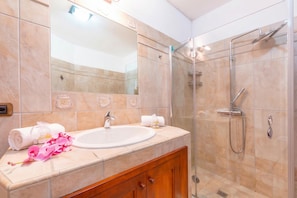 Family Apartment, Multiple Bedrooms (Lugano Panoramica) | Bathroom | Combined shower/tub, hair dryer, bidet, towels