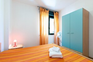 1 bedroom, bed sheets - Central location near the coast – Apartment Cavour Codice C (Villasimius)