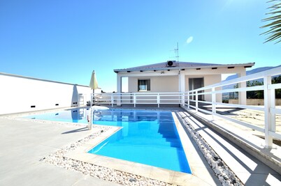 Villa "White" with Private Pool, Terrace & Wi-Fi