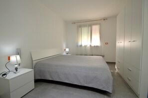 4 soverom, strykejern/-brett, wi-fi (inkludert) og sengetøy