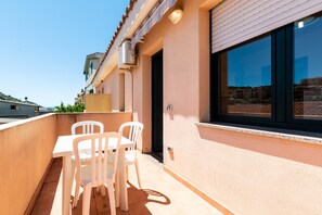 Outdoor dining - City apartment with balcony – Apartment Cavour Codice F (Villasimius)