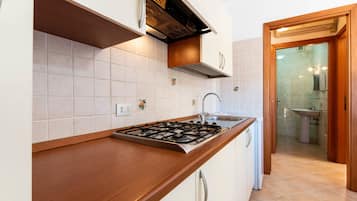 Réfrigérateur, four, plaque de cuisson