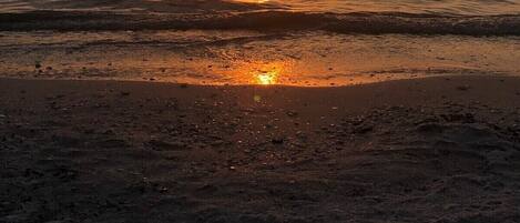 サンラウンジャー、ビーチタオル