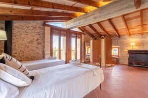 5 quartos, ferros/tábuas de passar roupa, Wi-Fi de cortesia