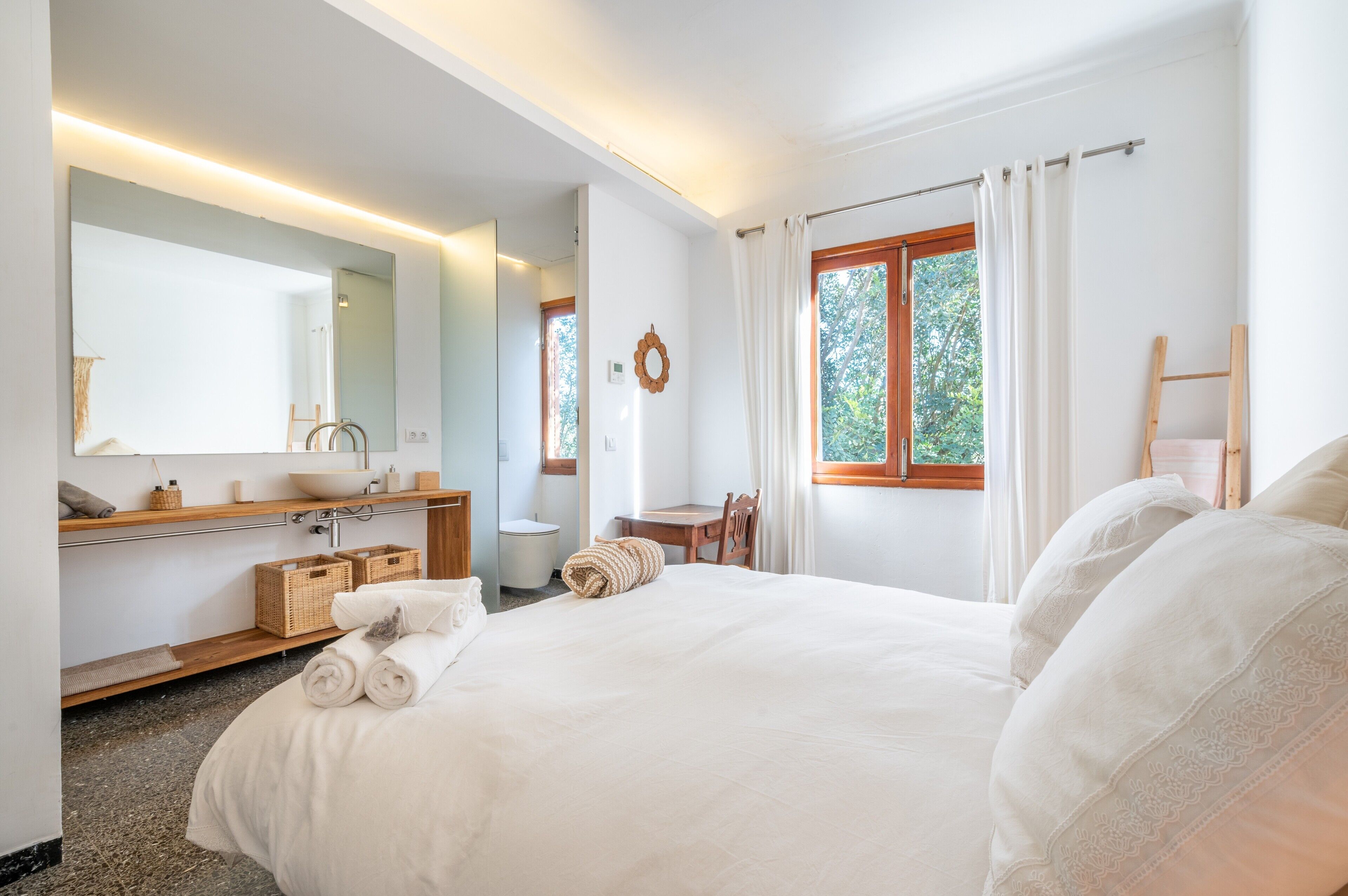 5 chambres, fer et planche à repasser, Wi-Fi gratuit, draps fournis