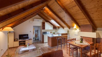 House (Two Bedroom Apartment with Terrace) | Private kitchen | Fridge, oven, electric kettle