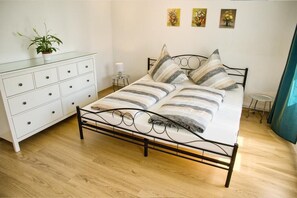 Apartemen, pemandangan gunung | 2 kamar tidur, meja kerja, dan Wi-Fi gratis