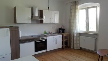 Apartemen, pemandangan gunung | Dapur pribadi | Lemari es, oven, kompor, dan mesin pembuat kopi/teh