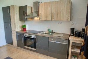 Apartemen, pemandangan gunung | Dapur pribadi | Lemari es, oven, kompor, dan mesin pembuat kopi/teh