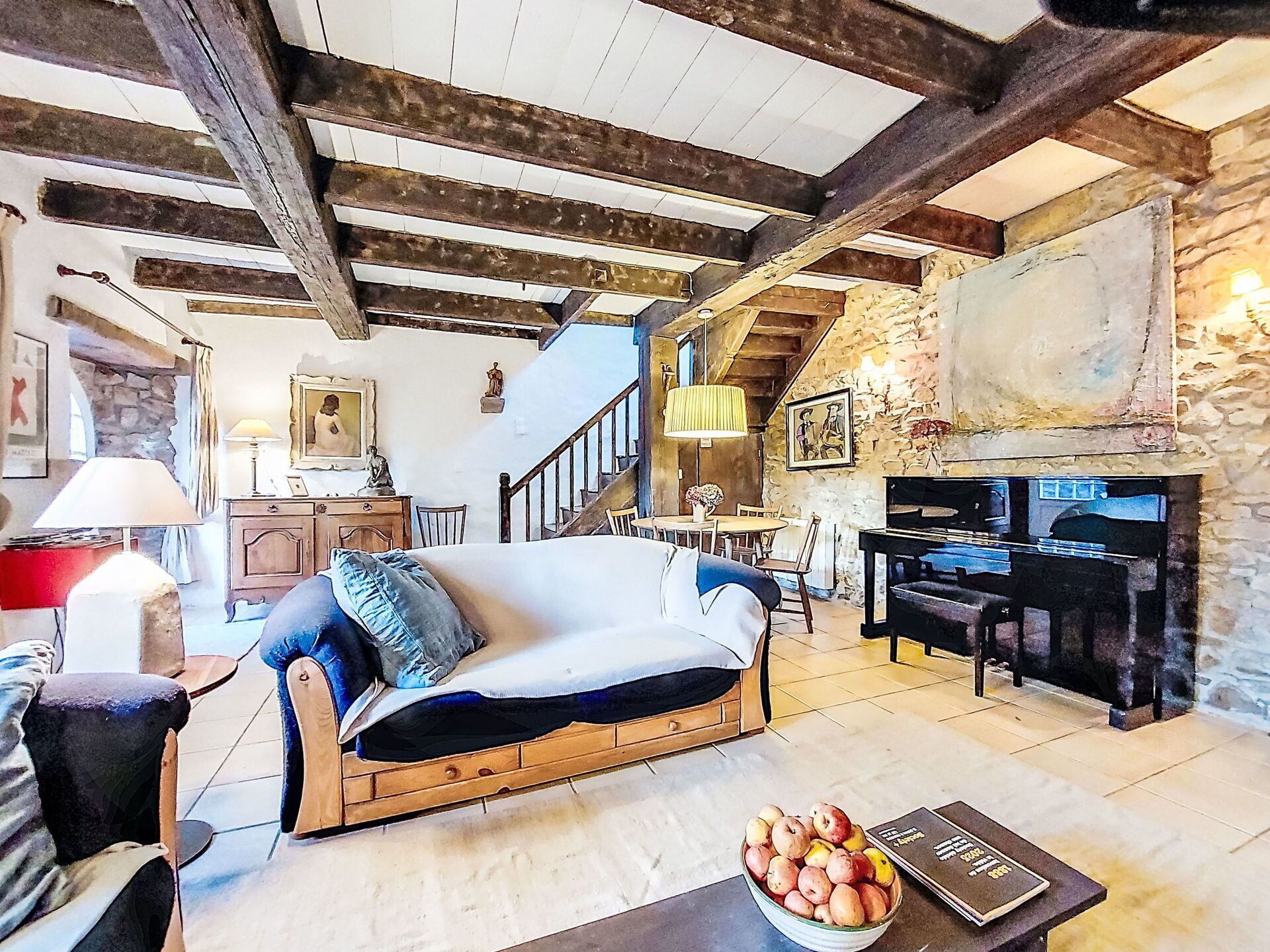 電視、壁爐、DVD 播放機