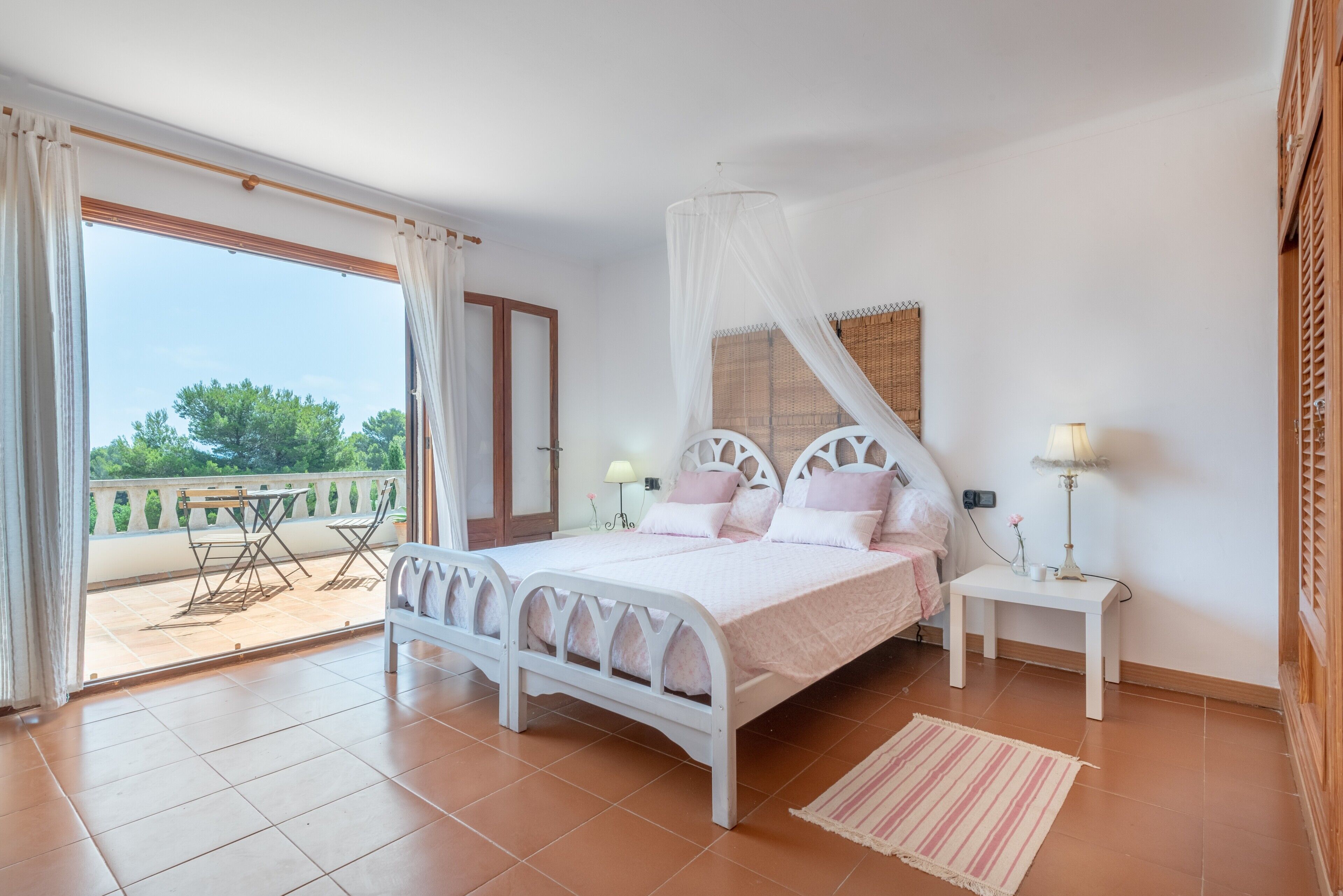 5 chambres, fer et planche à repasser, Wi-Fi gratuit, draps fournis