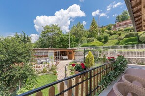 Property grounds - Comfortable Apartment with Mountain View – Casa Aria (San Zeno di Montagna)