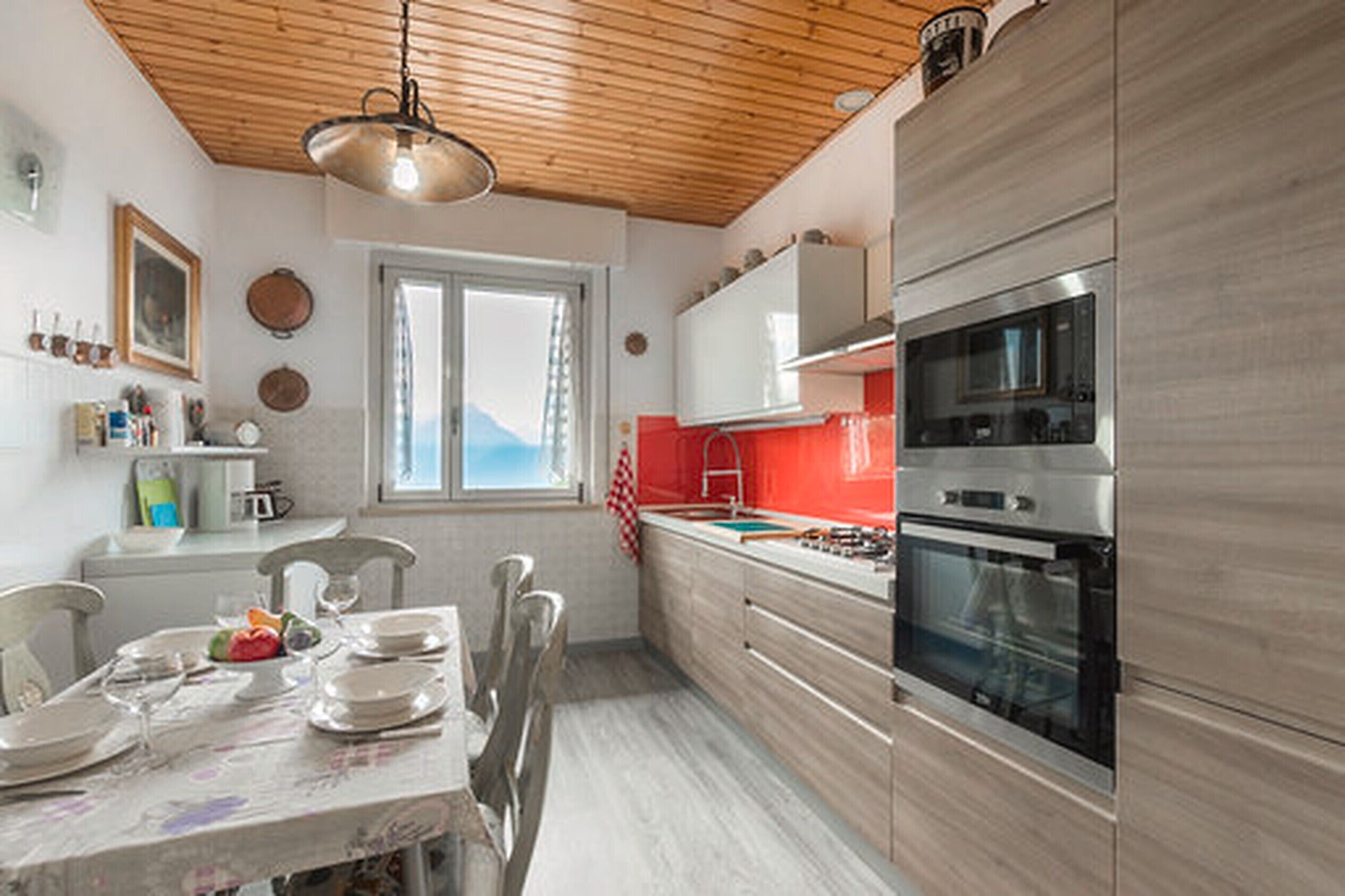 Frigorifero, forno, piano cottura, lavastoviglie