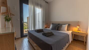 Vila, 3 quartos, para fumantes, piscina particular | 3 quartos, ferros/tábuas de passar roupa, roupa de cama