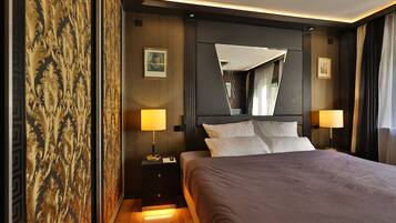 2 bedrooms, in-room safe, desk, iron/ironing board