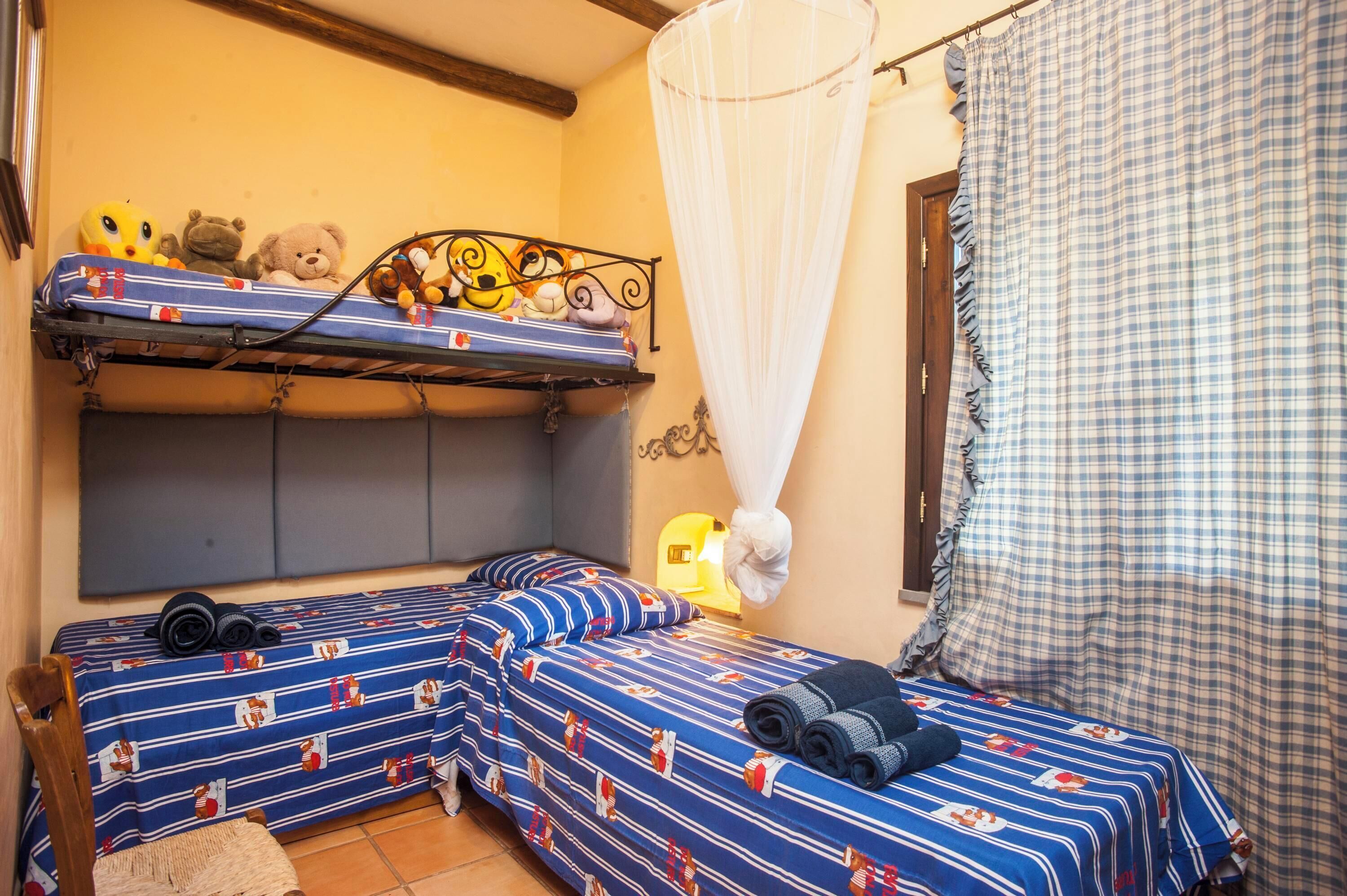 3 slaapkamers, een strijkplank/strijkijzer, gratis wifi, beddengoed