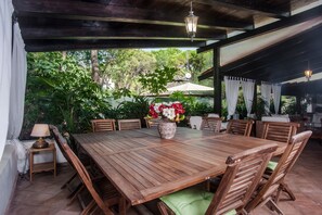 Outdoor dining - Villa Stella Close to the Beach with Wi-Fi, A/C, Garden;Parking (Santa Margherita di Pula)