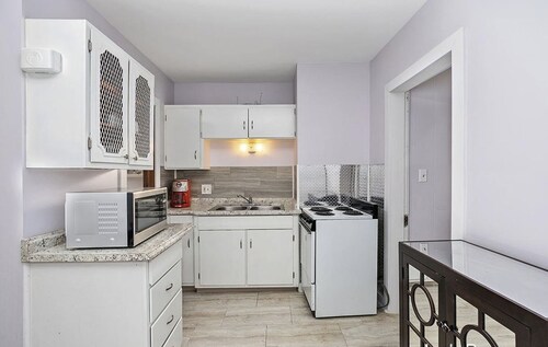 Suites at Oakley Apt # 2 - Extended Stay Welcome!