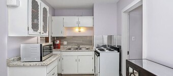 Suites at Oakley Apt # 2 - Extended Stays Welcome!